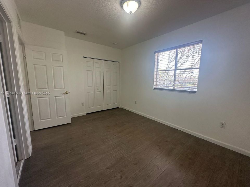 Недавно продано: $340,000 (2 спален, 2 ванн, 1056 Квадратных фут)