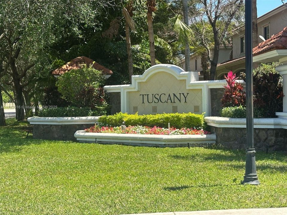 Недавно продано: $340,000 (2 спален, 2 ванн, 1056 Квадратных фут)