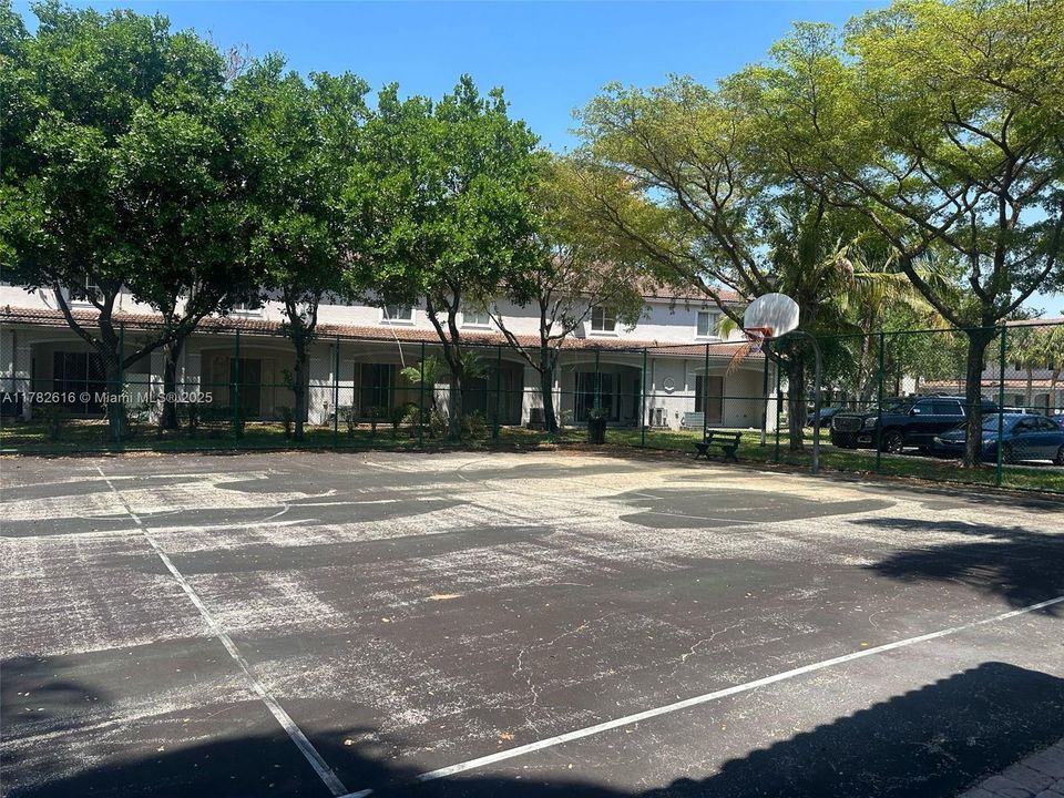 Недавно продано: $340,000 (2 спален, 2 ванн, 1056 Квадратных фут)