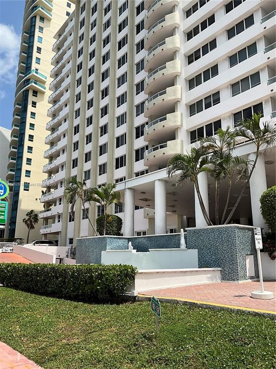 Vendido Recientemente: $359,000 (2 camas, 2 baños, 1106 Pies cuadrados)