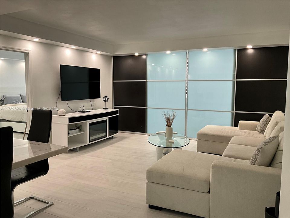 Vendido Recientemente: $359,000 (2 camas, 2 baños, 1106 Pies cuadrados)