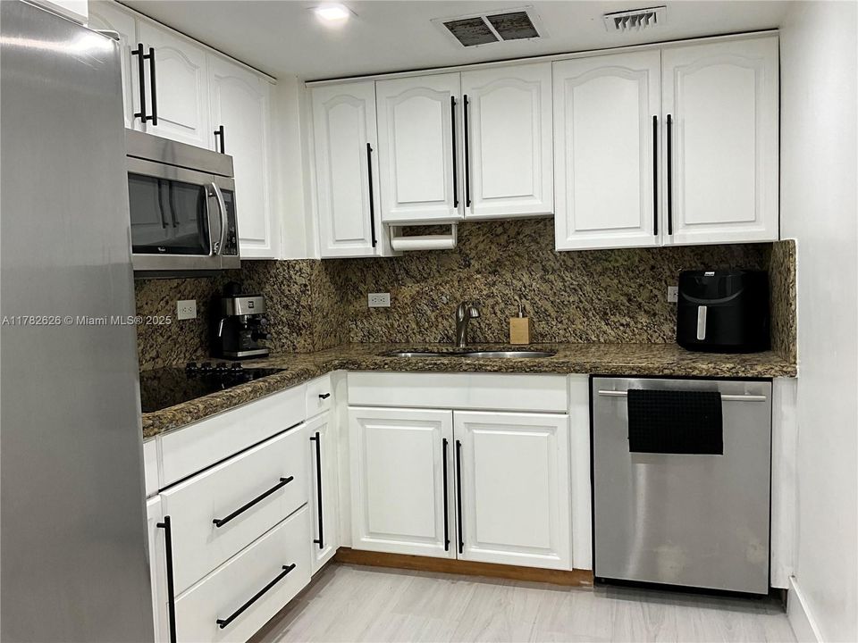 Vendido Recientemente: $359,000 (2 camas, 2 baños, 1106 Pies cuadrados)