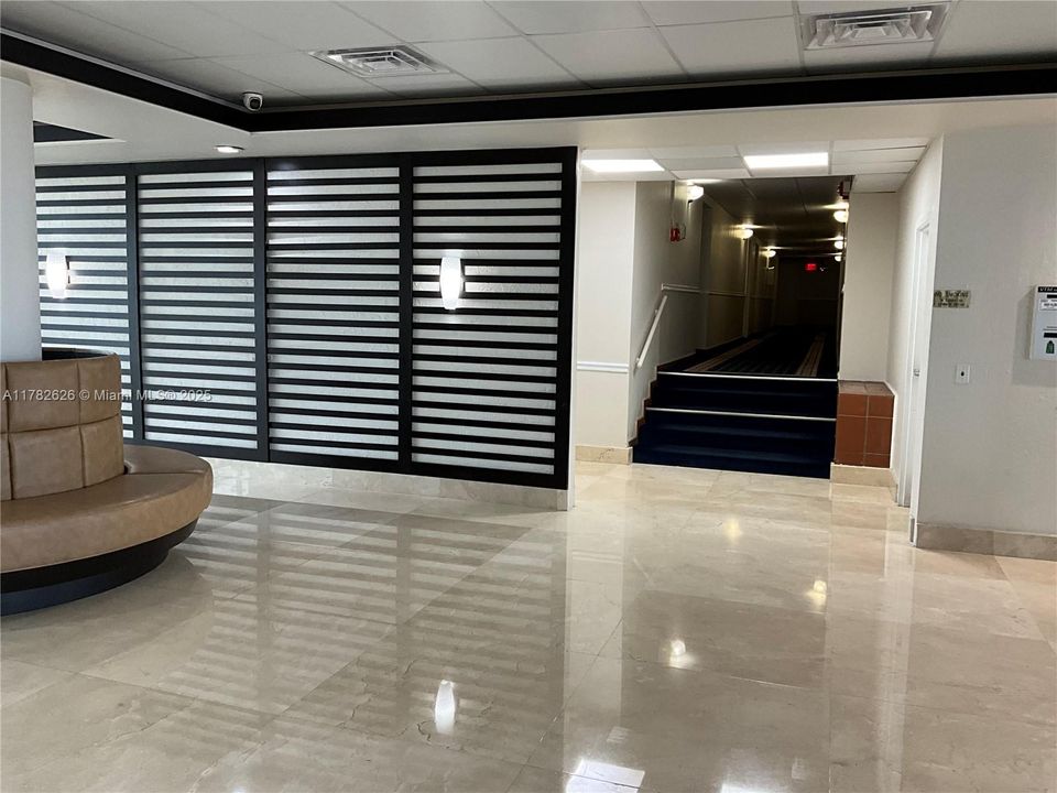 Vendido Recientemente: $359,000 (2 camas, 2 baños, 1106 Pies cuadrados)