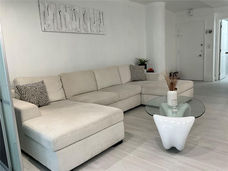 Vendido Recientemente: $359,000 (2 camas, 2 baños, 1106 Pies cuadrados)