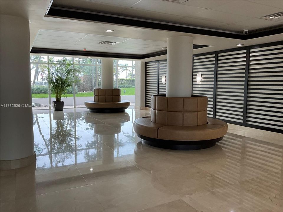 Vendido Recientemente: $359,000 (2 camas, 2 baños, 1106 Pies cuadrados)