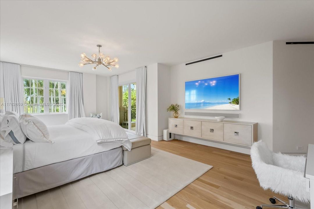 For Sale: $11,500,000 (4 beds, 3 baths, 3580 Square Feet)