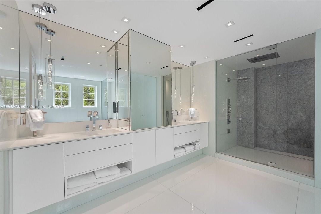 For Sale: $11,500,000 (4 beds, 3 baths, 3580 Square Feet)