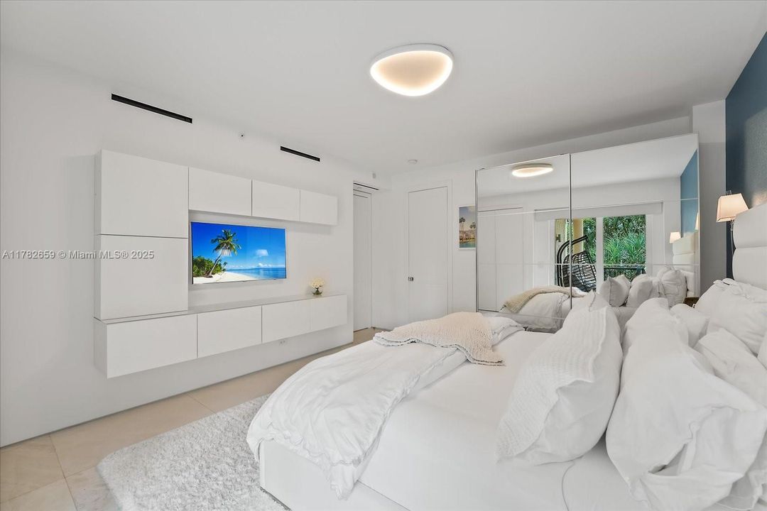For Sale: $11,500,000 (4 beds, 3 baths, 3580 Square Feet)