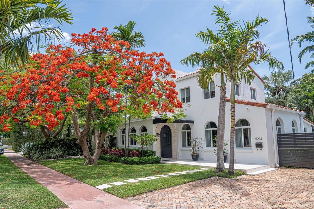For Sale: $4,747,000 (4 beds, 4 baths, 2846 Square Feet)