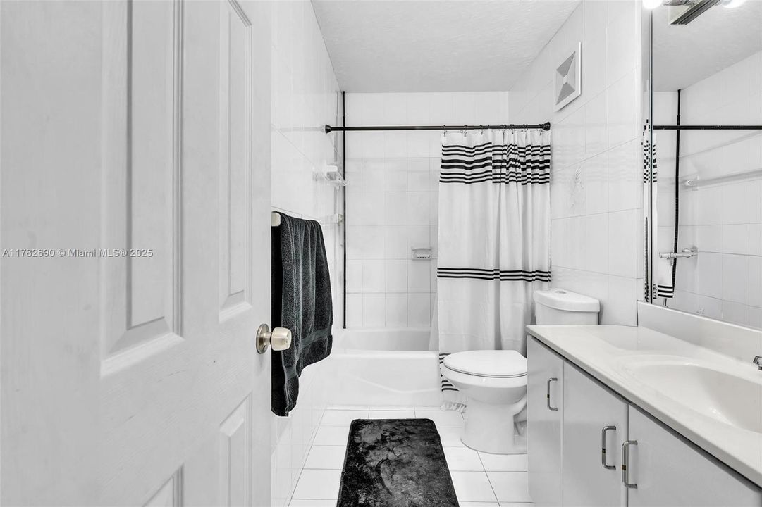 Недавно продано: $399,997 (2 спален, 1 ванн, 1278 Квадратных фут)