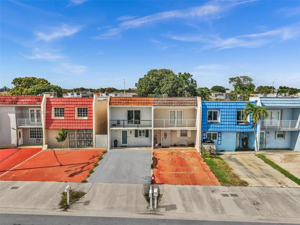 Недавно продано: $399,997 (2 спален, 1 ванн, 1278 Квадратных фут)