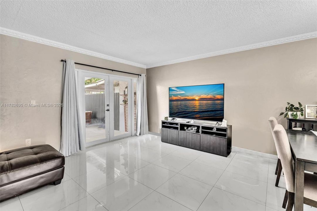 Недавно продано: $399,997 (2 спален, 1 ванн, 1278 Квадратных фут)