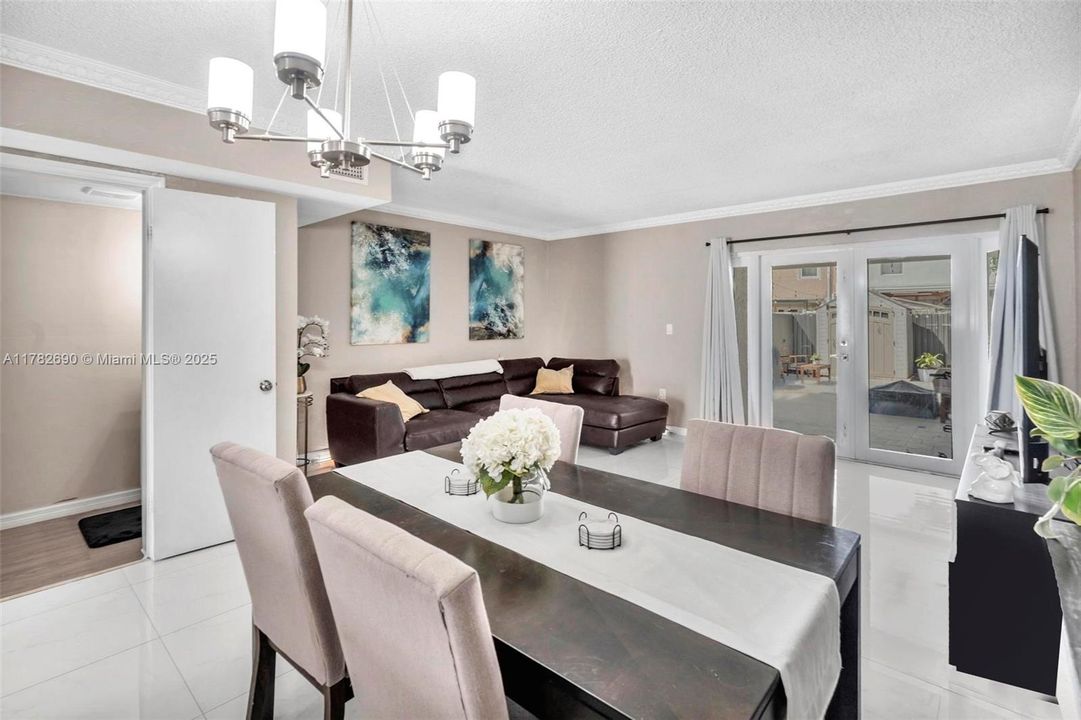 Недавно продано: $399,997 (2 спален, 1 ванн, 1278 Квадратных фут)