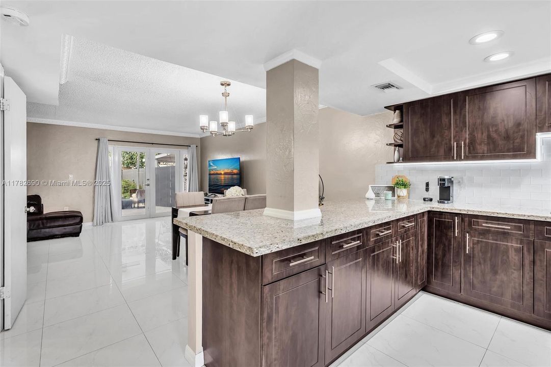 Недавно продано: $399,997 (2 спален, 1 ванн, 1278 Квадратных фут)