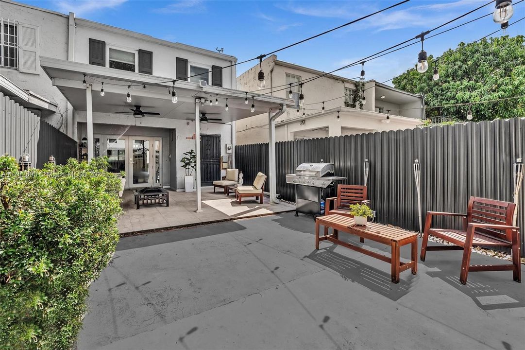 Недавно продано: $399,997 (2 спален, 1 ванн, 1278 Квадратных фут)