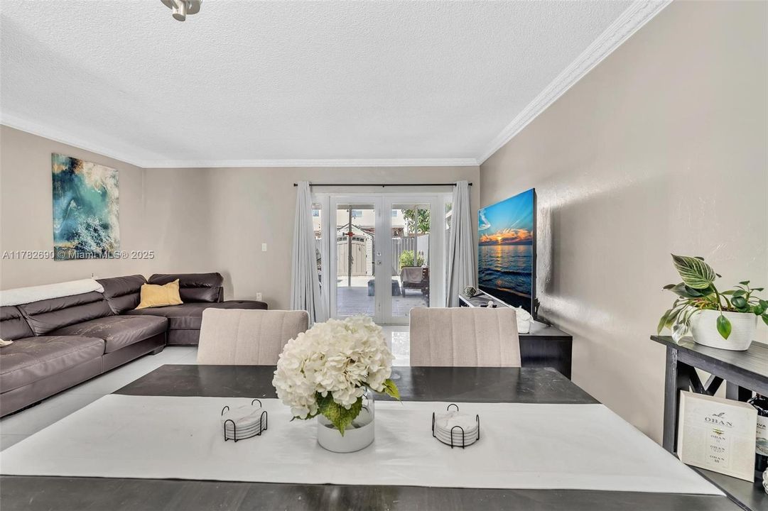 Недавно продано: $399,997 (2 спален, 1 ванн, 1278 Квадратных фут)