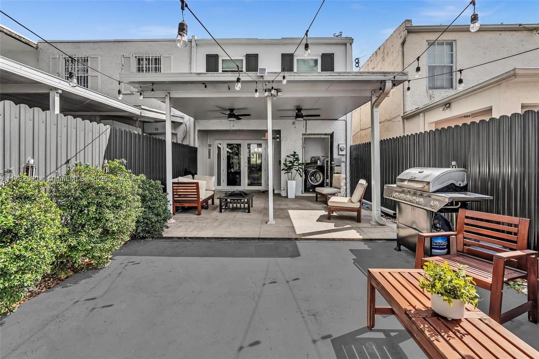 Недавно продано: $399,997 (2 спален, 1 ванн, 1278 Квадратных фут)