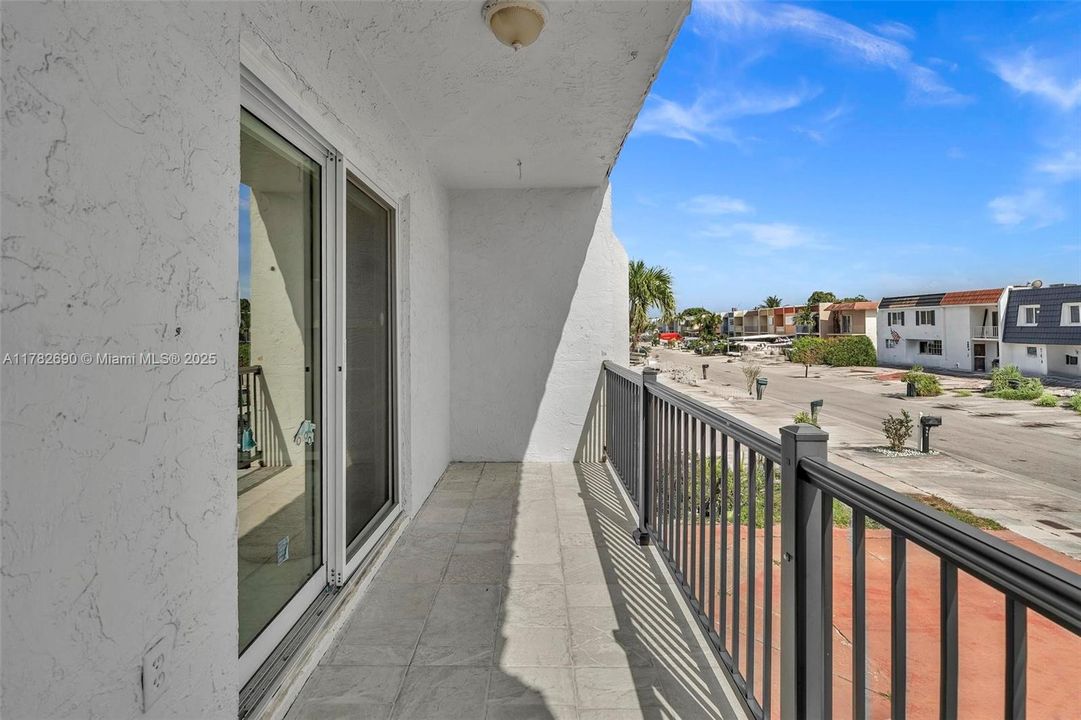 Недавно продано: $399,997 (2 спален, 1 ванн, 1278 Квадратных фут)