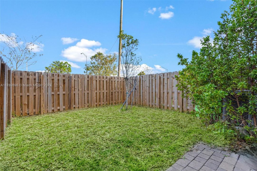 待售: $470,000 (3 贝兹, 3 浴室, 1328 平方英尺)