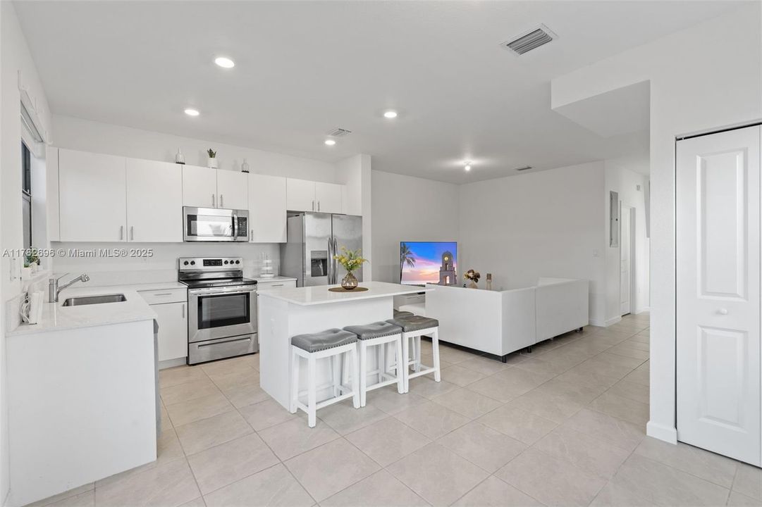 待售: $470,000 (3 贝兹, 3 浴室, 1328 平方英尺)