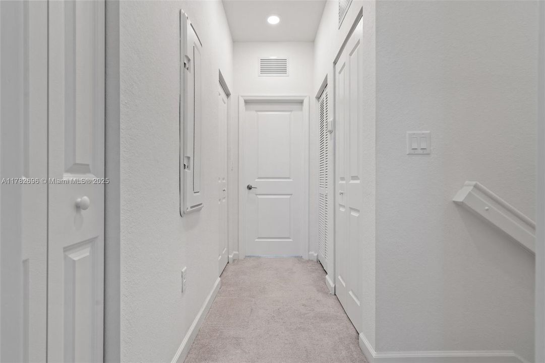 待售: $470,000 (3 贝兹, 3 浴室, 1328 平方英尺)