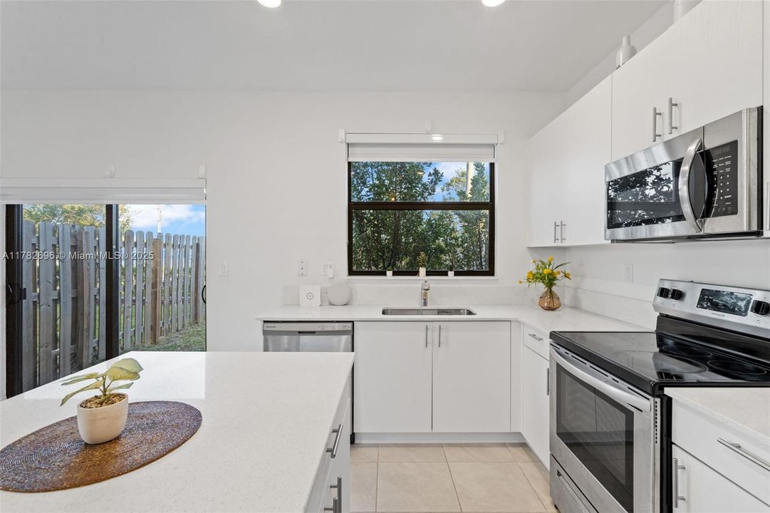 待售: $470,000 (3 贝兹, 3 浴室, 1328 平方英尺)