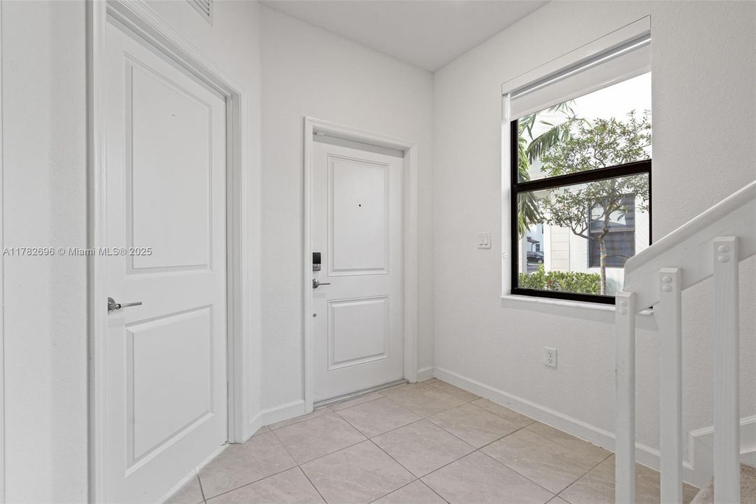 待售: $470,000 (3 贝兹, 3 浴室, 1328 平方英尺)