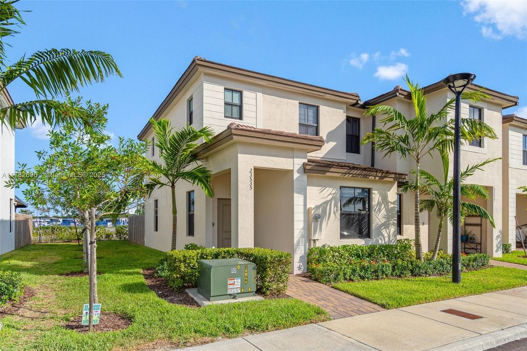 待售: $470,000 (3 贝兹, 3 浴室, 1328 平方英尺)