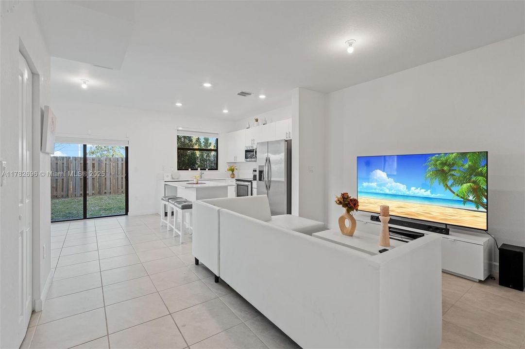 待售: $470,000 (3 贝兹, 3 浴室, 1328 平方英尺)