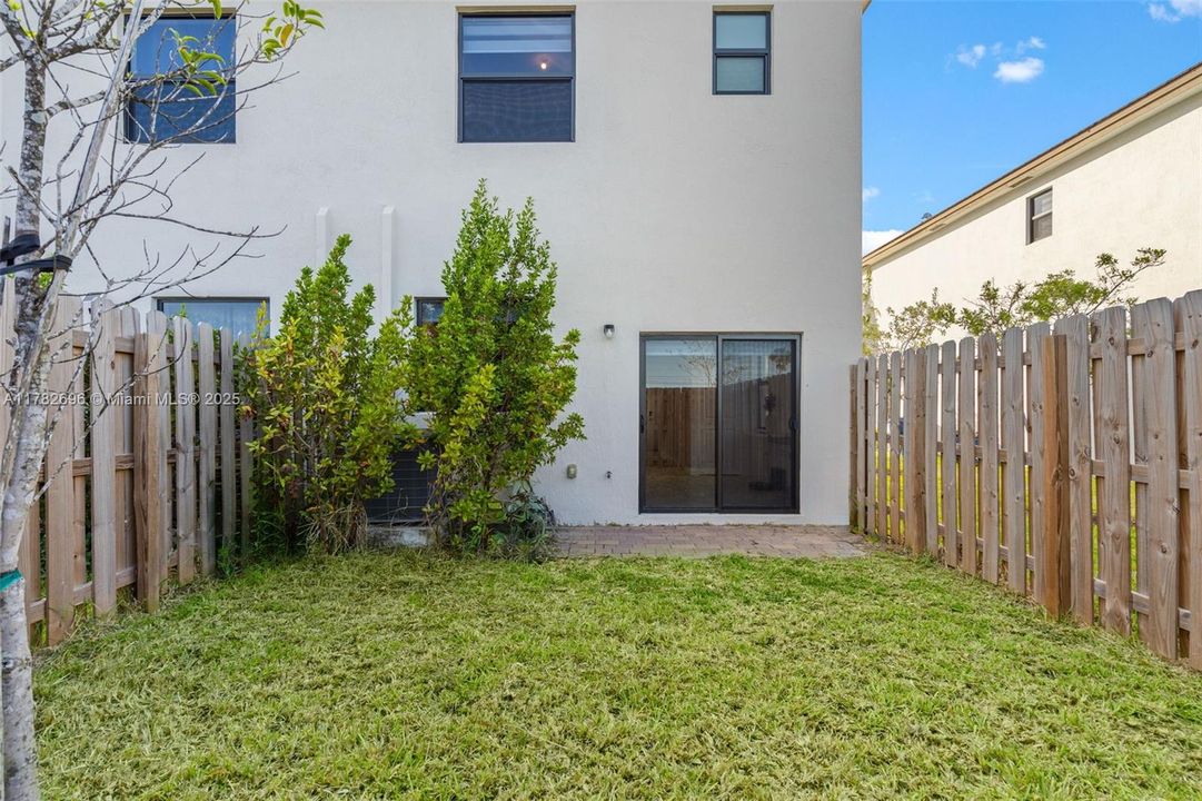 待售: $470,000 (3 贝兹, 3 浴室, 1328 平方英尺)