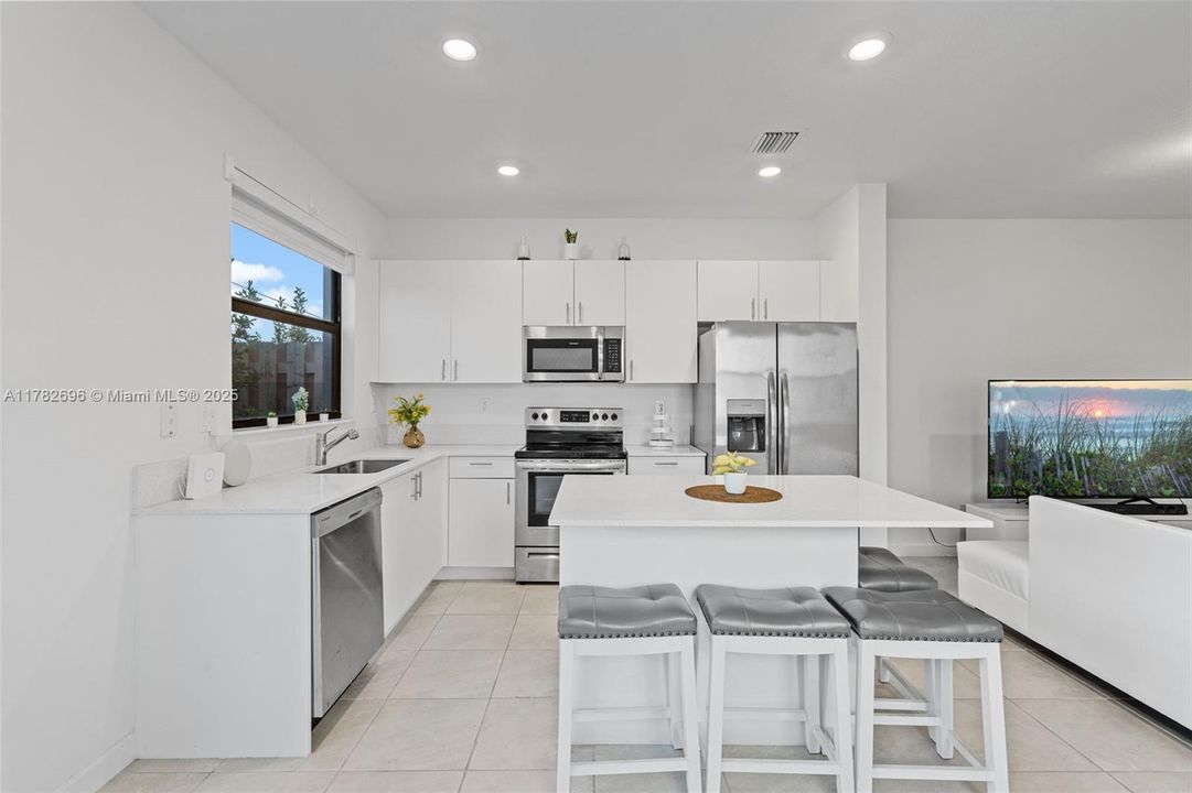 待售: $470,000 (3 贝兹, 3 浴室, 1328 平方英尺)