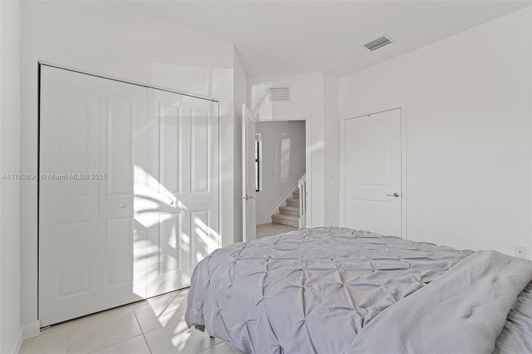 待售: $470,000 (3 贝兹, 3 浴室, 1328 平方英尺)