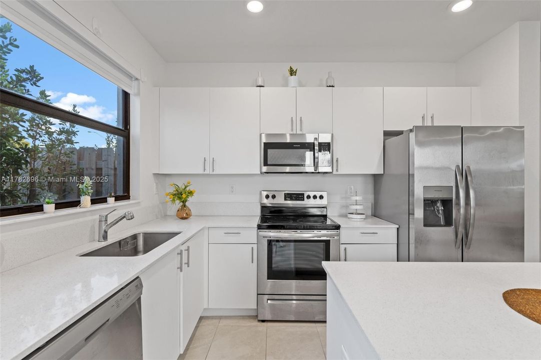 待售: $470,000 (3 贝兹, 3 浴室, 1328 平方英尺)