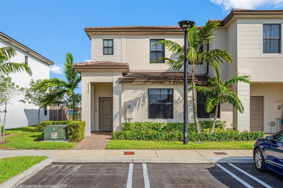 待售: $470,000 (3 贝兹, 3 浴室, 1328 平方英尺)