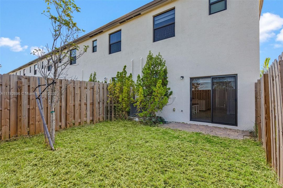 待售: $470,000 (3 贝兹, 3 浴室, 1328 平方英尺)