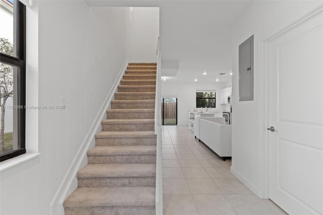 待售: $470,000 (3 贝兹, 3 浴室, 1328 平方英尺)