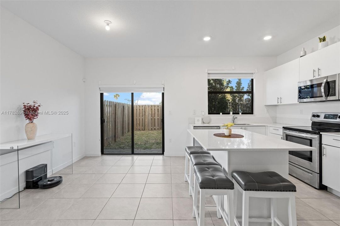 待售: $470,000 (3 贝兹, 3 浴室, 1328 平方英尺)