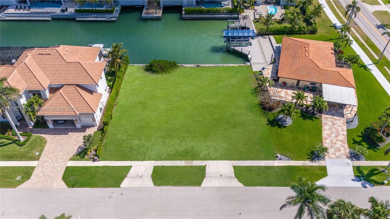 For Sale: $1,800,000 (0.27 acres)