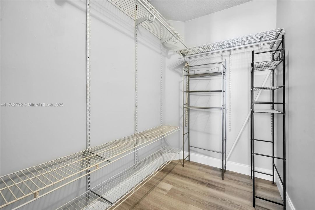 待售: $435,000 (3 贝兹, 2 浴室, 1566 平方英尺)