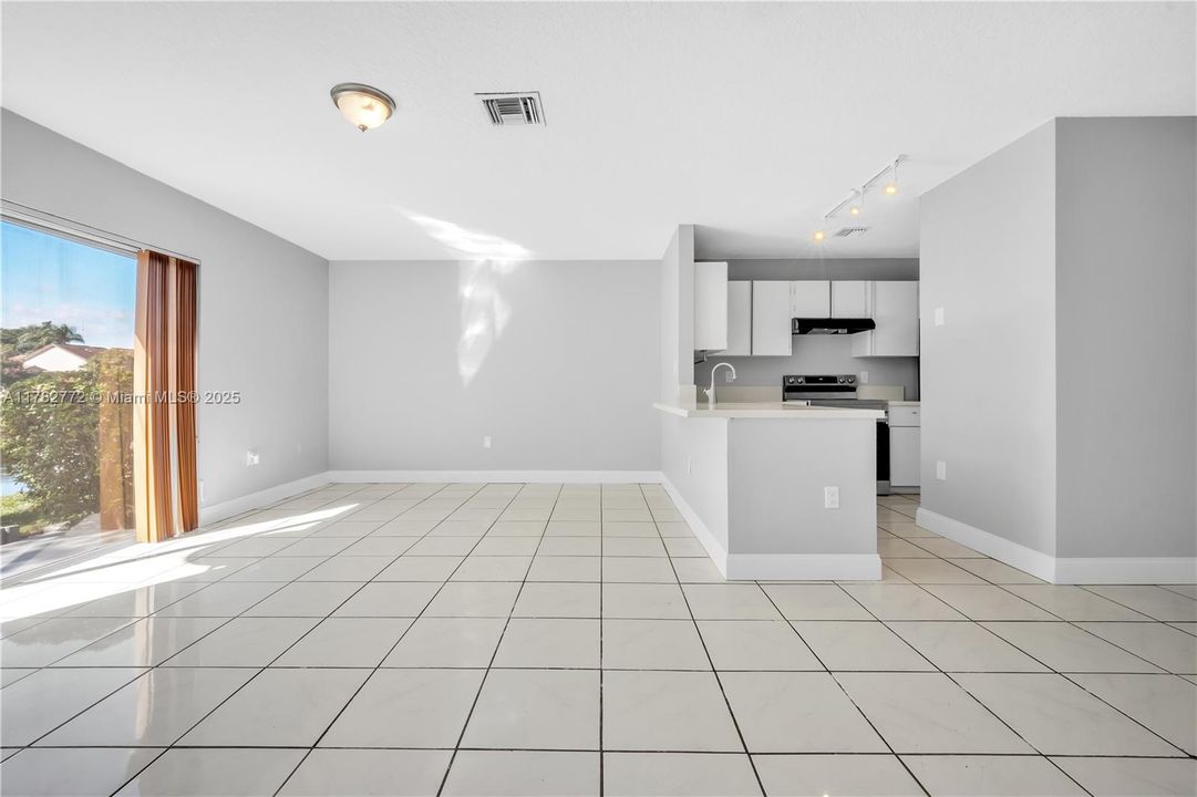 待售: $435,000 (3 贝兹, 2 浴室, 1566 平方英尺)