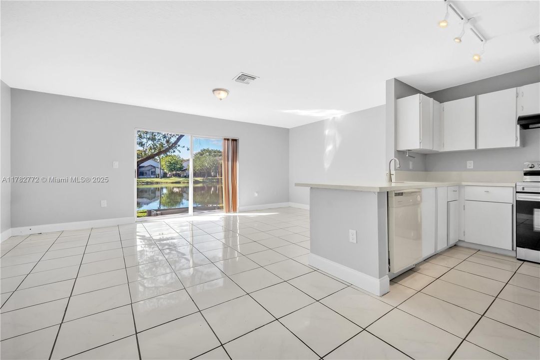 待售: $435,000 (3 贝兹, 2 浴室, 1566 平方英尺)