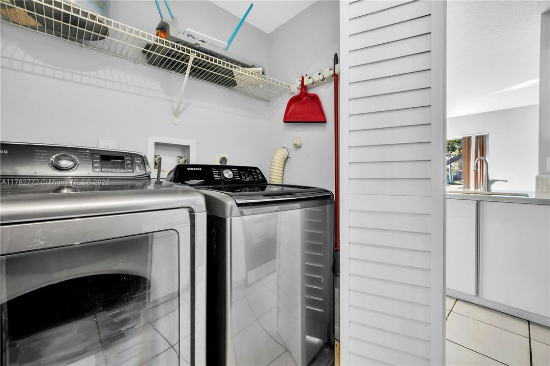 待售: $435,000 (3 贝兹, 2 浴室, 1566 平方英尺)