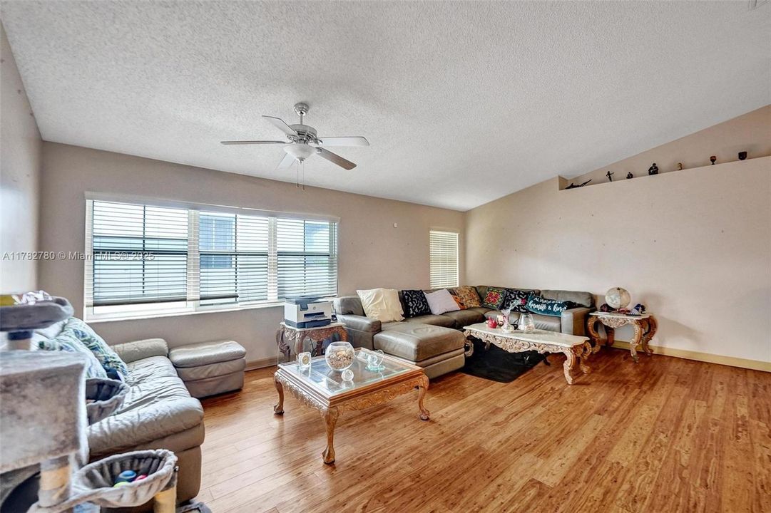 For Sale: $540,000 (3 beds, 2 baths, 1752 Square Feet)