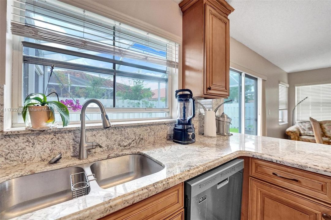 For Sale: $540,000 (3 beds, 2 baths, 1752 Square Feet)