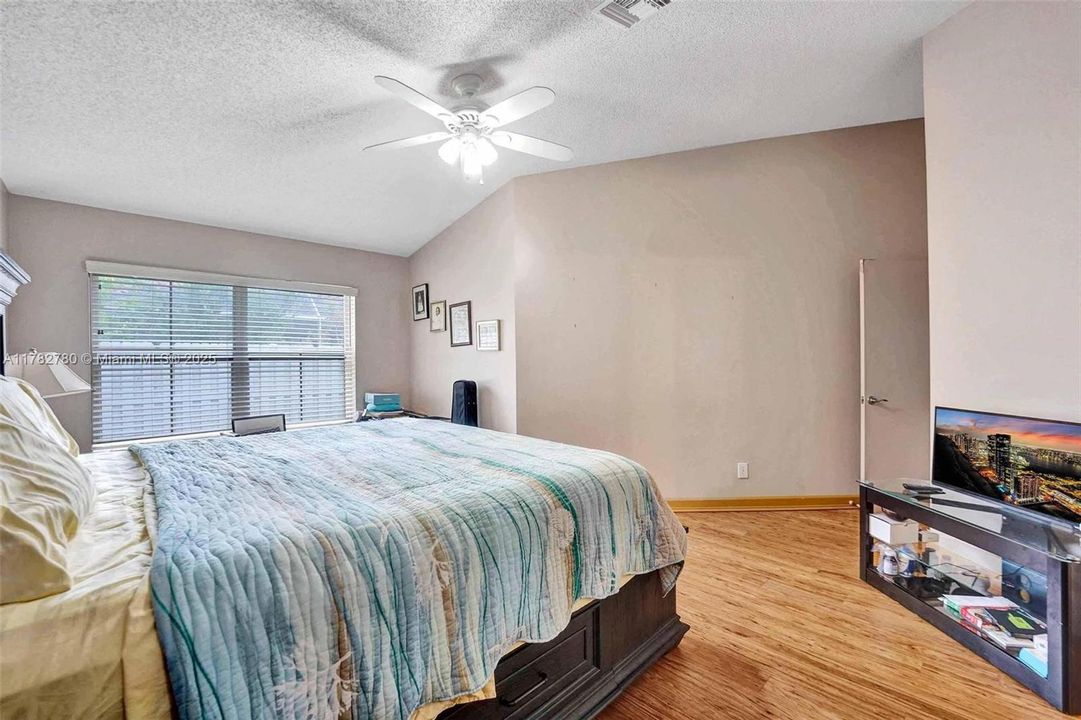 For Sale: $540,000 (3 beds, 2 baths, 1752 Square Feet)