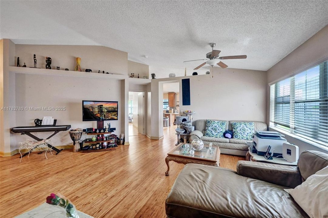 For Sale: $540,000 (3 beds, 2 baths, 1752 Square Feet)