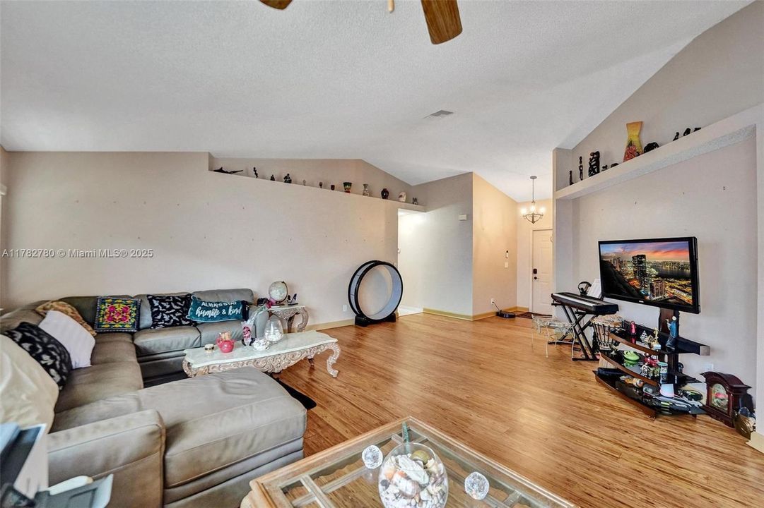 For Sale: $540,000 (3 beds, 2 baths, 1752 Square Feet)