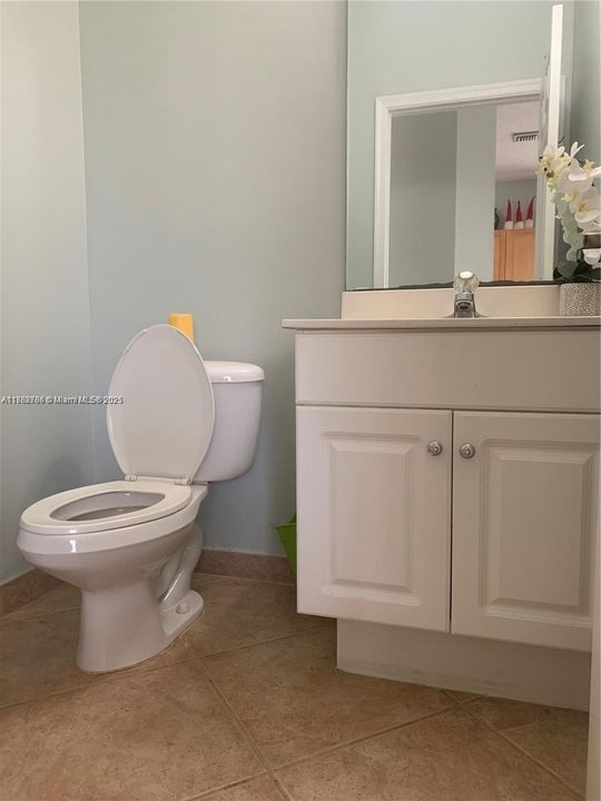 Activo con contrato: $4,900 (5 camas, 2 baños, 2527 Pies cuadrados)