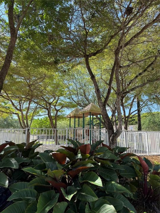 Activo con contrato: $4,900 (5 camas, 2 baños, 2527 Pies cuadrados)