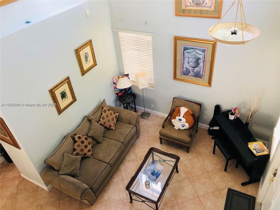 Activo con contrato: $4,900 (5 camas, 2 baños, 2527 Pies cuadrados)